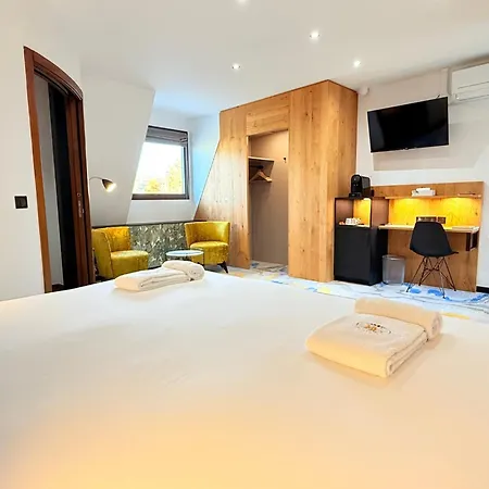 Chateau R Hotell *