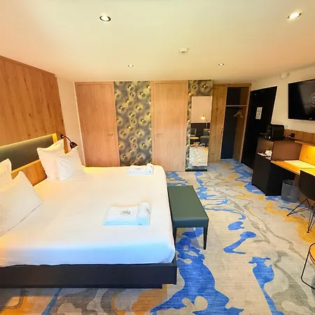 Hotell Chateau R *