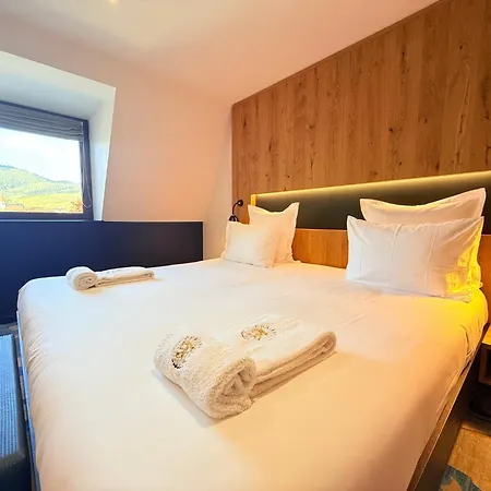 Chateau R Hotell *